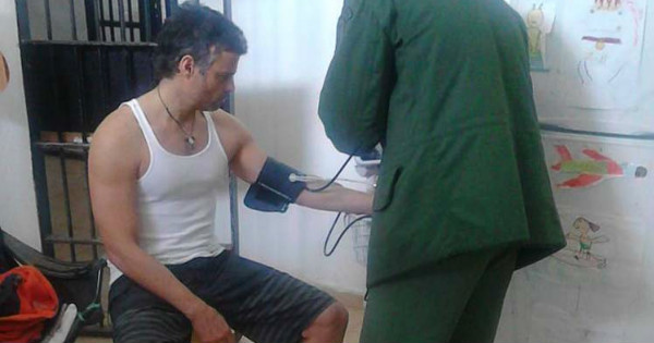 Leopoldo Lopez receiving a routine medical check-up.