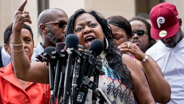 Valerie Castile (Philando's mother) speaking outside the Ramsey County Courthouse