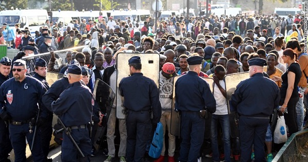 French police loaded 2,771 people, including dozens of unaccompanied children into vans and coaches at dawn on Friday.