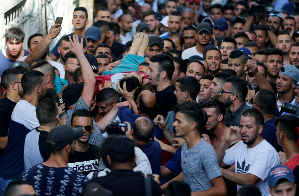 Mourners carry the body of Palestinian Mohammad Abu Ghannam during his funeral in the East Jerusalem neighbourhood of A-tur July 21, 2017