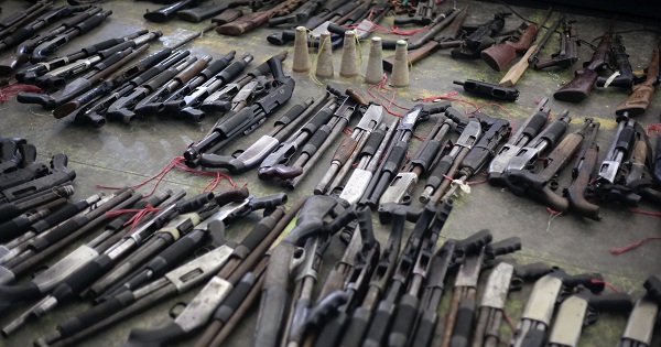 Detail of the 267 firearms that Salvadoran gang members delivered to the authorities in Apopa, El Salvador, on March 9, 2013.