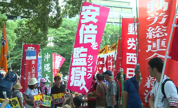People protests outside Hiroshima Peace Memorial Park against Prime Minister Abe.