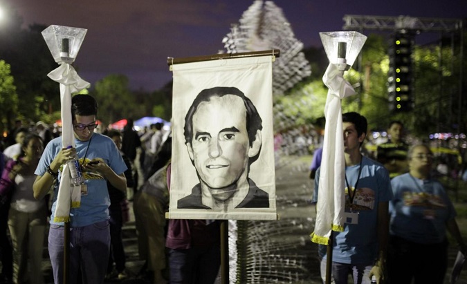 Catholics in El Salvador pay tribute to the slain Jesuit priests.