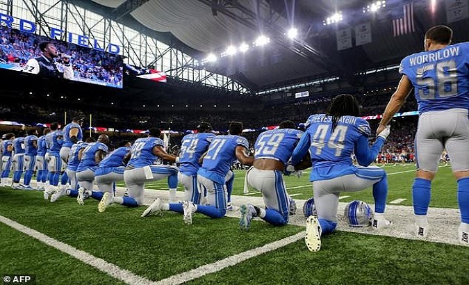 Football Players Stage Largest Protests for #TakeAKneeNFL