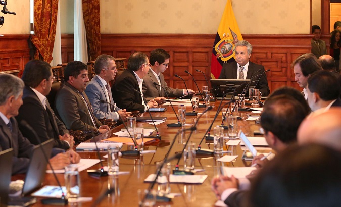 President Lenin Moreno meets with national business people.