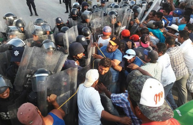 The police attack protesters in Veracruz, Mexico.