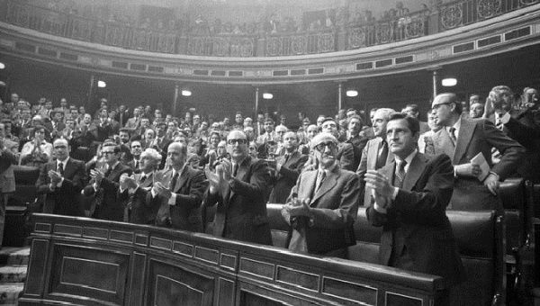 Members of the government applaud after the approval of the Amnesty Law in Madrid, in Oct. 1977.