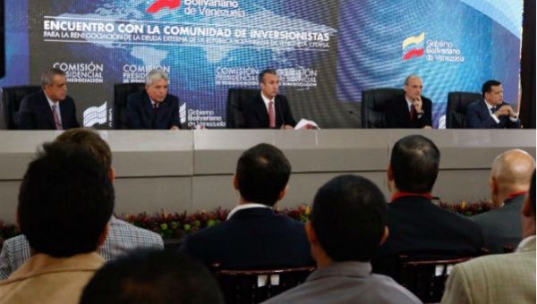 Venezuelan officials discuss measures to refinance the country's foreign debt.