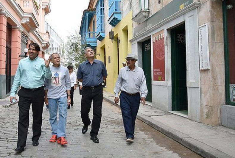 Dr. Michael Gonzalez Sanchez, director of Patrimonio; Alexis Plasencia of the Office of the City Historian and Edwin Gonzalez, delegate of the Puerto Rican mission in Cuba accompany Lopez Rivera through a tour of Old Havana.