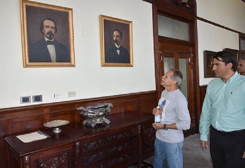 Lopez Rivera observes portraits of Jose Marti and Carlos Manuel de Cespedes in the Palacio del Segundo Cabo.
