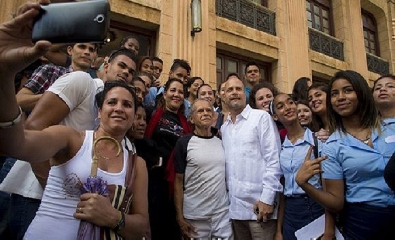 The Puerto Rican freedom fighter poses with University of Havana students who he said were the driving force of the future.