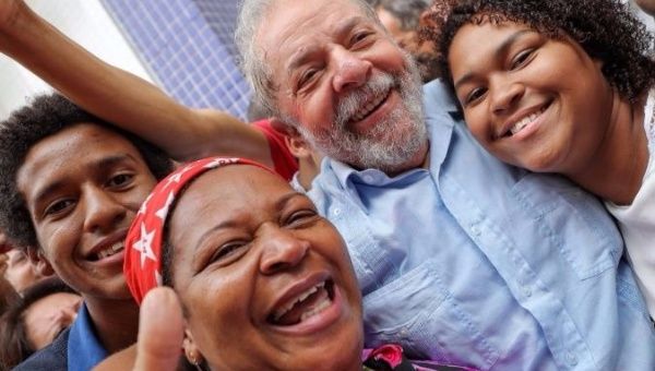 Former Brazilian president Lula with students at the Federal Institute of Teaching in Cariacica, Espirito Santo.