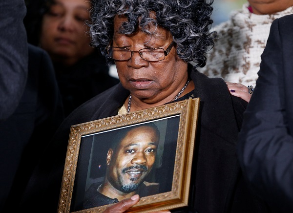 Judy Scott with a photo of her son Walter during a news conference after former police officer Michael Slager was sentenced to 20 years in prison.