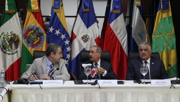 Jose Luis Rodriguez Zapatero (L), former Spanish Prime Minister, Danilo Medina (C), President of Dominican Republic and Miguel Vargas (R), Chancellor of the Dominican Republic.