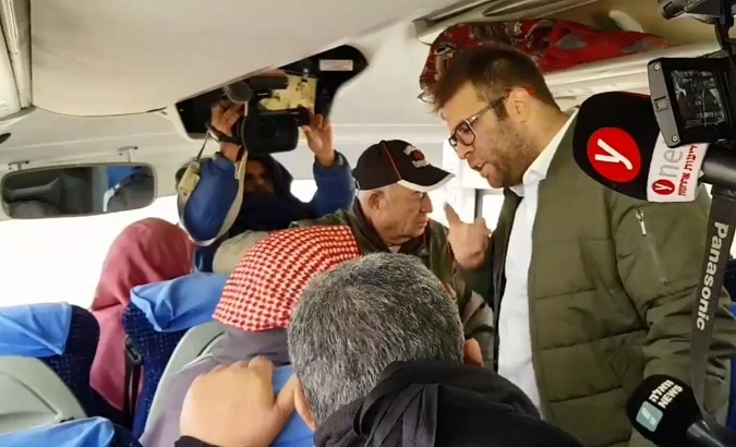 Israeli lawmaker Oren Hazan yells at Palestinian families of prisoners while on their way to visit them in an Israeli jail.