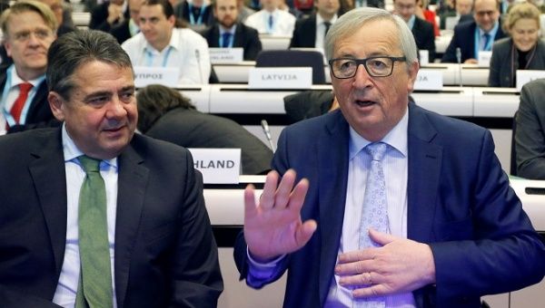 European Commission President Jean-Claude Juncker and German Foreign Minister Sigmar Gabriel attend a conference on the EU's next long-term budget after Brexit in Brussels, Belgium, January 8, 2018. 