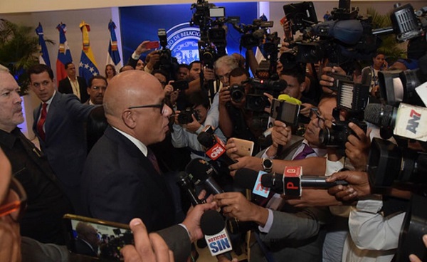 The government and opposition intend to advance Venezuela's economy and establish peaceful relations via the dialogue in the Dominican Republic.