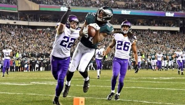 Eagles blow out Vikings to win NFC title