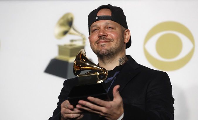 Residente poses with his Grammy for Best Latin Rock, Urban or Alternative Album.