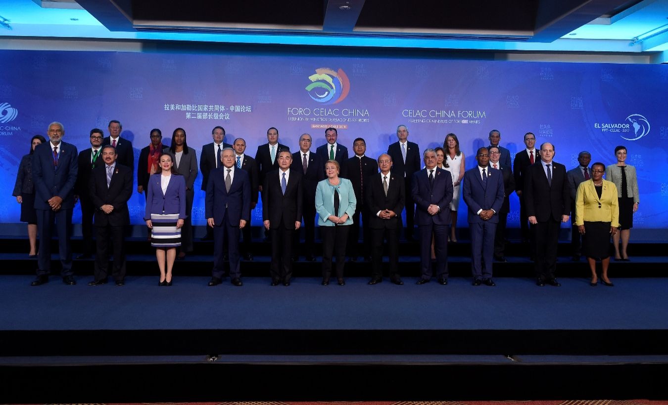 Chile's president Michelle Bachelet (C), China's Foreign Minister Wang Yi, Chile's Foreign Minister Heraldo Munoz and others pose for an official picture at China and the Community of Latin American and Caribbean States (Celac) Forum, in Santiago, Chile January 22, 2018.