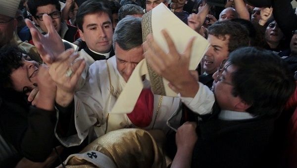 The Catholic church's most experienced sexual abuse investigator is probing accusations that Bishop Juan Barros, of Chile, covered up crimes against minors.