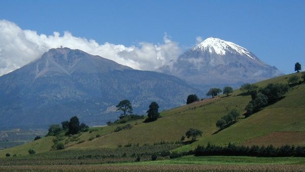The Sierra Negra volcano (left) next to the Pico de Orizaba (right), the tallest mountain in Mexico and the tallest volcano in America.