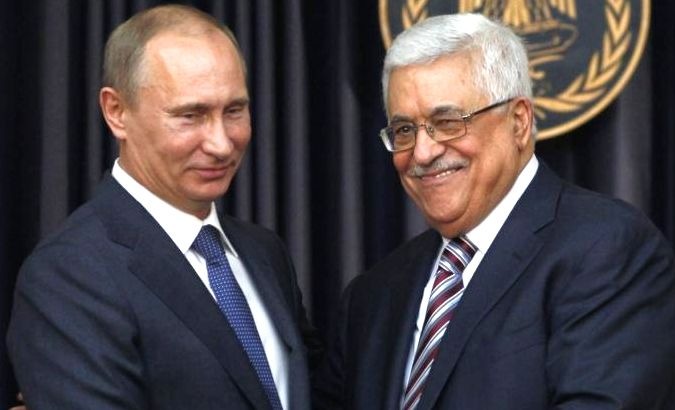 Russian President Vladimir Putin (L) and Palestinian President Mahmoud Abbas.