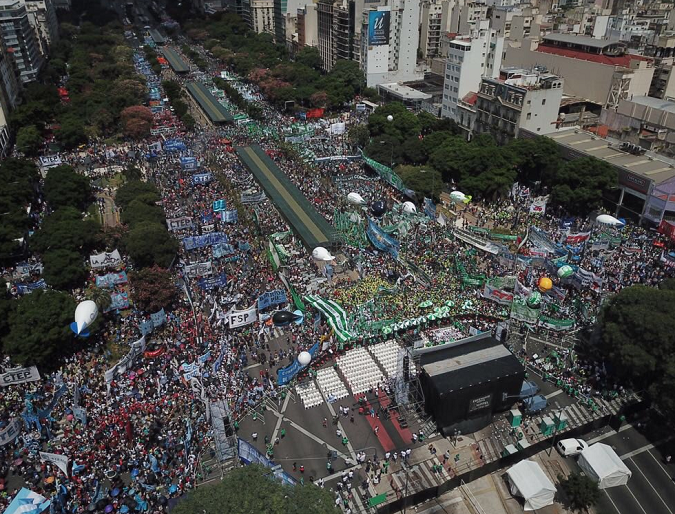 Massive organized protests in Buenos Aires against Macri's labor reform measures. Daniel Catalano, leader of the half a million strong ATE says: 