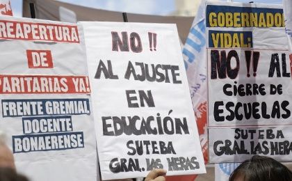 Protesters who support Buenos Aires unions and a raise of 24 percent for teachers 