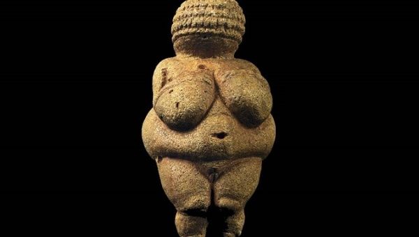 The sculpture of the naked paleolithic woman dates back to somewhere between 25,000 and 28,000 BC.
