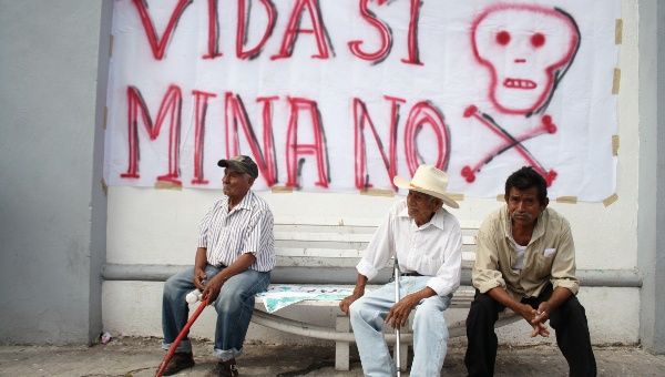 Environmental activists face danger of death in Mexico. The banner reads 