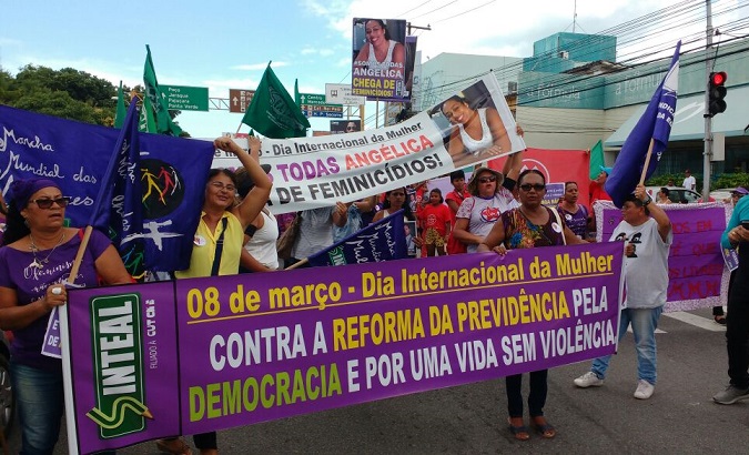 Social movements and women rights groups used the International Women Day to highlight the media's role against progressive governments.