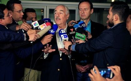 The statement was issued after former presidents of Colombia and Bolivia, Andres Pastrana and Jorge Quiroga, tried to enter the island. 