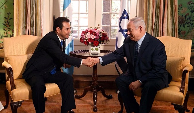 Guatemalan President Jimmy Morales (L) and Prime Minister of Israel Benjamin Netanyahu in Washington, D.C., March 2018.