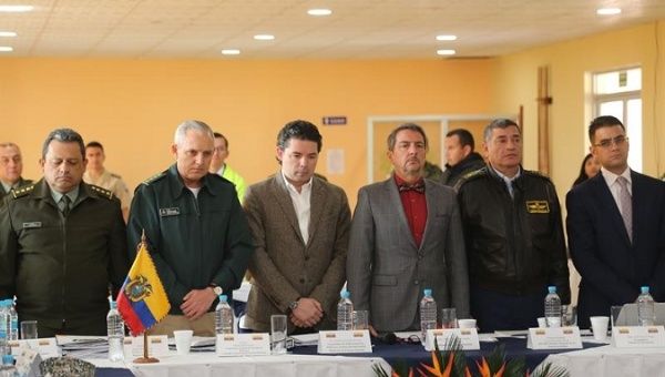 Defense Vice Ministers of Colombia and Ecuador (c) meet to coordinate border security.