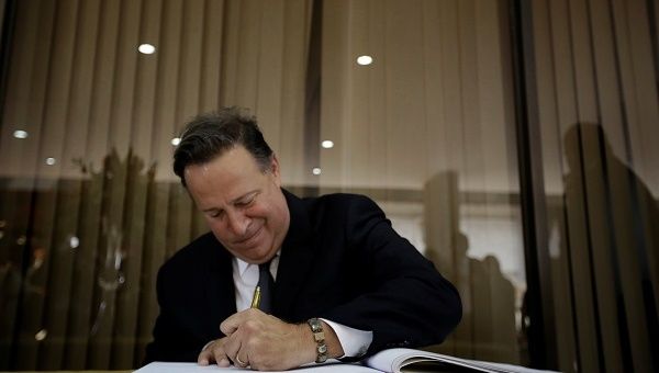 The resolution names Panamanian President Juan Carlos Varela and nearly two dozen Cabinet ministers and top-ranking officials.