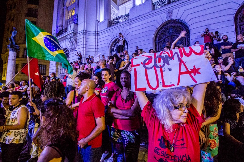 Thousands of Lula's supporters took the streets in Rio and other cities as the former president defied the arrest warrant Friday.