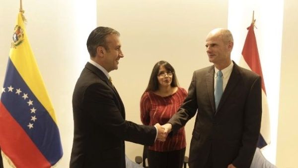 Venezuelan Vice President Tareck El Aissami (L) greets Dutch Foreign Affairs Minister Stef Blok. 