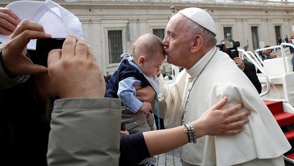Pope Francis has admitted making errors regarding the child sex abuse scandal in Chile's Catholic church and is meeting victims to apologize.