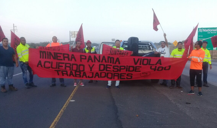 While picketing, the workers pointed out that Aguadulce Minera was violating agreements and dismissing workers.