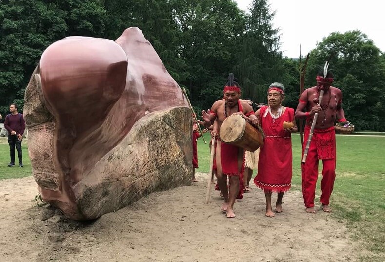 Twelve shamans of the Indigenous Pemon people of Venezuela went to Tiergarden Park in Berlin to perform a cleansing ritual so that the stone's return doesn't unleash a supernatural event.