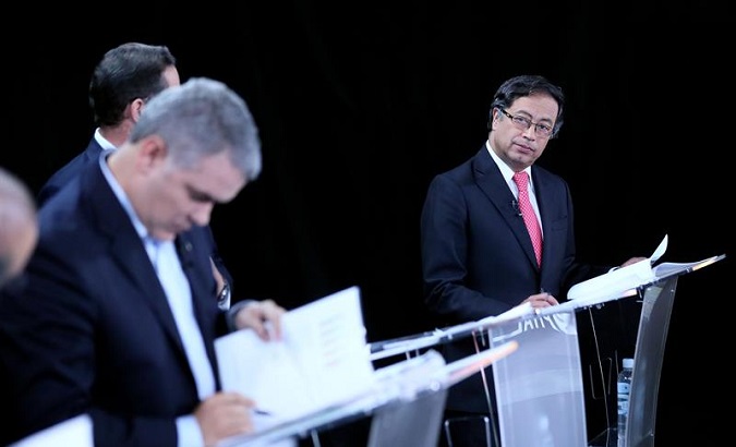 Gustavo Petro (back) during the presidential debate on May 10.