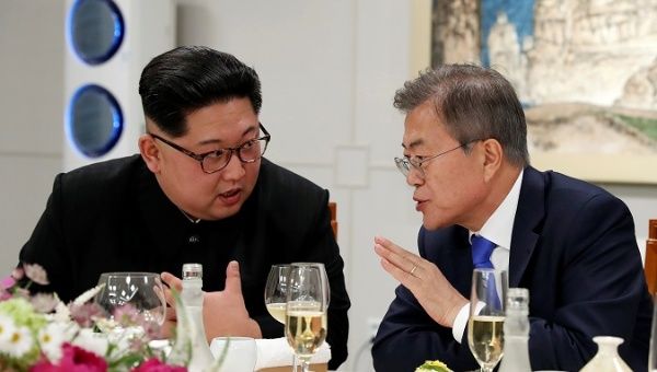 South Korean President Moon Jae-in and North Korean leader Kim Jong Un attend a banquet on the Peace House at the truce village of Panmunjom, South Korea, April 27, 2018.