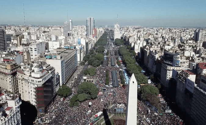 Tens of thousands gather at Buenos Aires' emblematic obelisk.