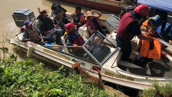 Firefighters continue to ferry residents to safety as conditions surrounding the Ituango Hyrdoelectric dam remain unstable.