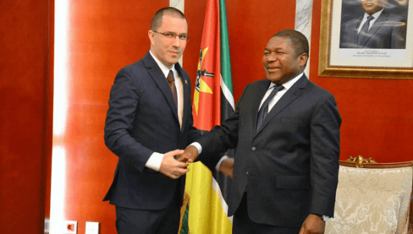 Venezuela's Arreaza (L) meets with Mozambique's Macamo (R) to strengthen bilateral relations.  