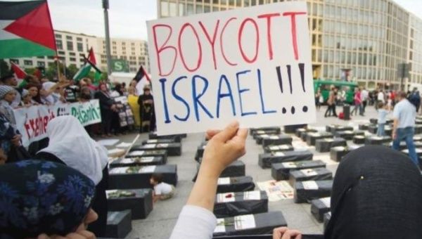 Pro-Palestinian demonstrators demand a boycott against Israel.