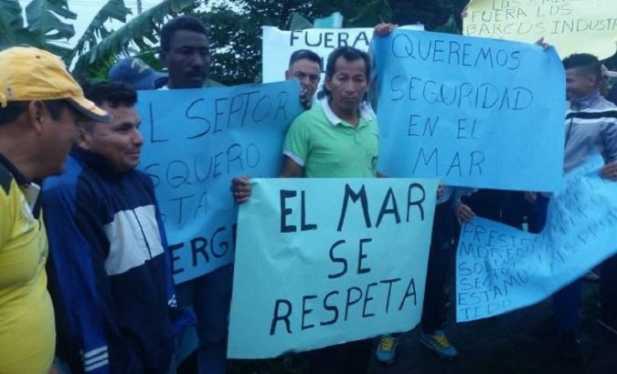 Traditional Fishing Sector of Ecuador is protesting against Government inaction.