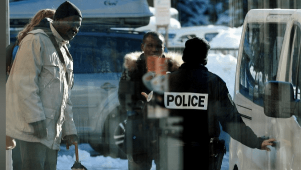 French police bring back from France some migrants to the railway station in the border town of Bardonecchia, Italy, January 11, 2018. 