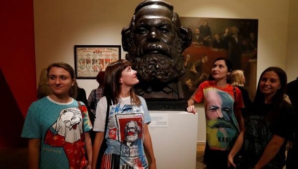 Visitors with Georgy Neroda's Karl Marx bust on the opening day of the exhibition honoring the great German thinker. October 17, 2018.